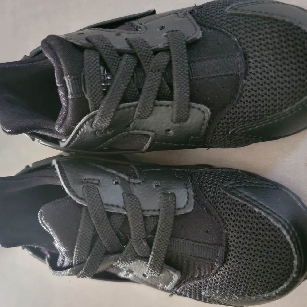 Nike Black Sneakers Mesh Upper Cushioned Sole